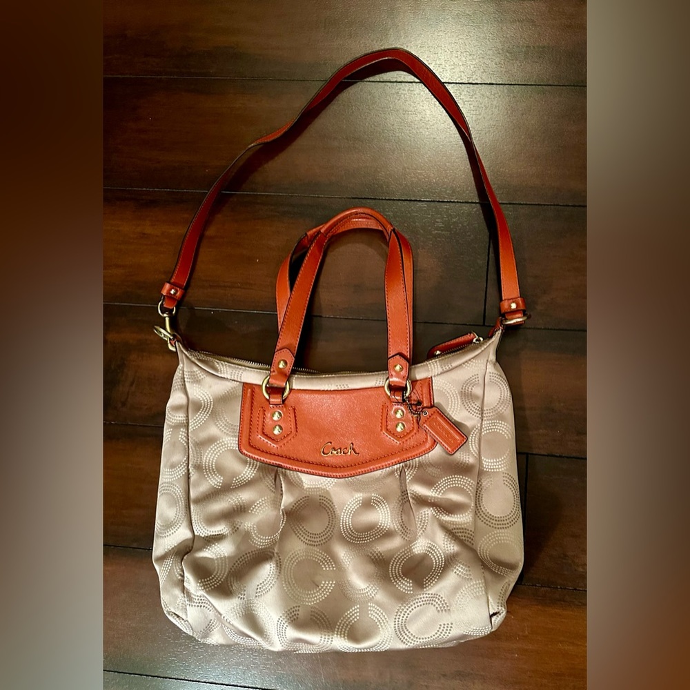Brand new Coach 👛 perfect condition.